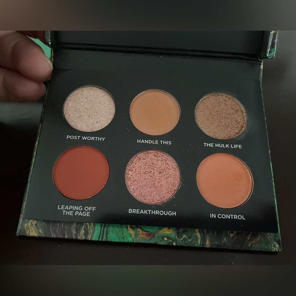 Urban Decay - UD - Marvel She Hulk Mini Eyeshadow Pallette - Picture 5 of 5